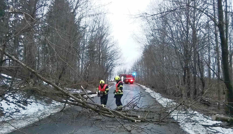 Hasiči mají za sebou náročné svátky. Zaznamenali takřka 350 výjezdů