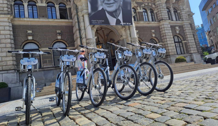 Kraj nabízí opět příspěvek na sdílená kola. Zatím s nimi počítá Jablonec