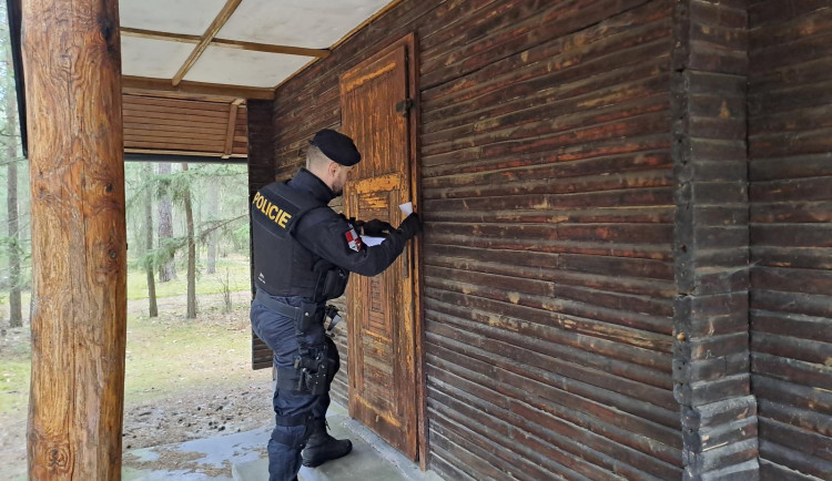 Policie kontroluje chatové osady v oblíbených rekreačních oblastech