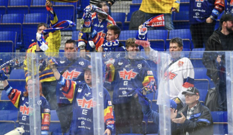 Hokejisté Českých Budějovic v utkání zvratů vyhráli ve Vítkovicích 7:5.