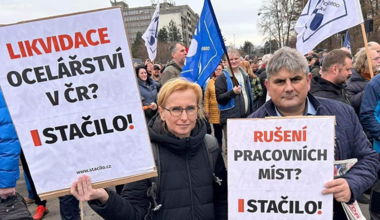 Na protest před Liberty Ostrava se sešly tisíce lidí, žádají zachování.