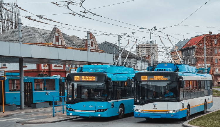 Při noční akci v Ostravě vykázal dopravce z tramvají 11 procent cestujících.