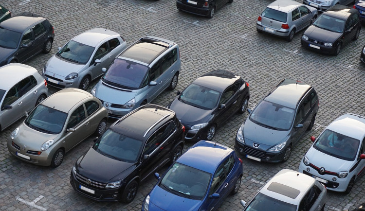Bohunice se připojí k rezidentnímu parkování. Místním vadí celodenní blokování parkovacích míst