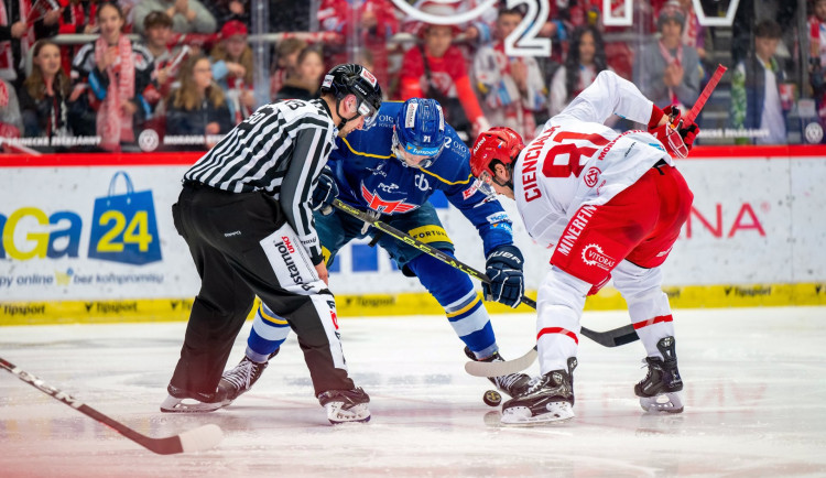 Třinec začal obhajobu titulu výhrou 2:0, rozhodl sváteční střelec Nedomlel.