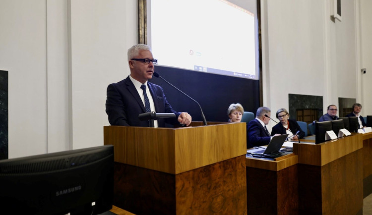 Hejtman Krkoška se u soudu přiznal, státní zástupce mu navrhl peněžitý trest.