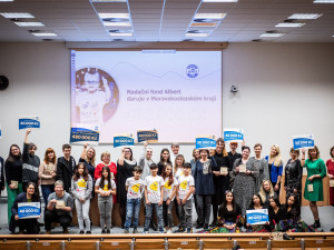 Doučování i tréninkový byt pro mladé. Nadační fond Albert rozdělil v kraji půl milionu korun