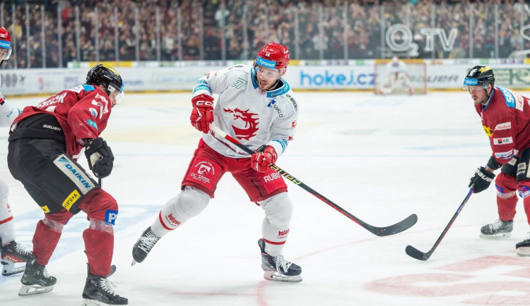 Hokejisté Sparty zdolali na úvod semifinále mistrovský Třinec 3:0.