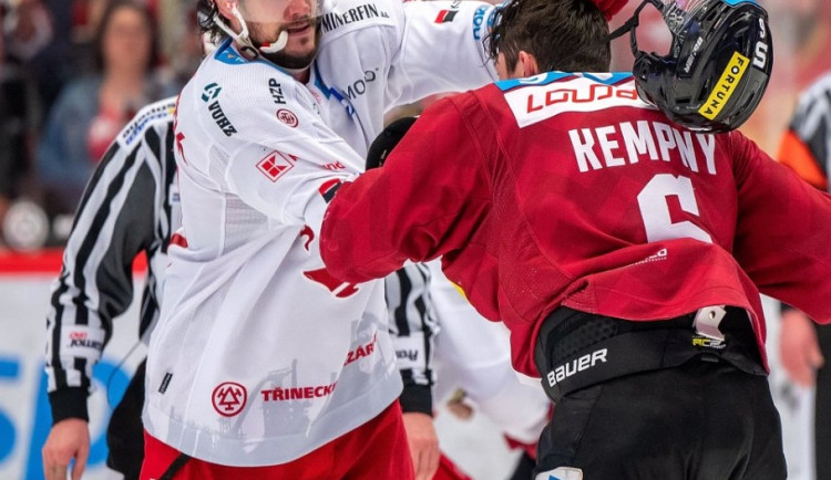 Hokejisté Třince zdolali Spartu 4:1 a snížili v semifinále na 1:3 na zápasy.