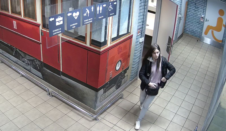 Poznáváte je? Policie pátrá po totožnosti muže a ženy z fotografií