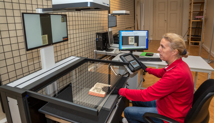 Nahráno a otevřeno. Olomoucké Muzeum umění dokončilo digitalizaci několika tisíc archiválií