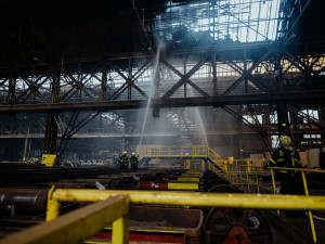 V Ostravě hořela střecha haly společnosti Vítkovice Steel, škoda 700 tisíc korun