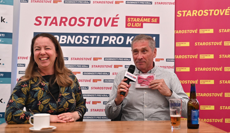 Vstupem do politiky jsem spáchal sebevraždu. Exhejtman Ivo Vondrák zahájil kampaň v bruntálské restauraci.