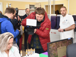 Nemocnice v Krnově má ojedinělý systém na přepravu laboratorních vzorků