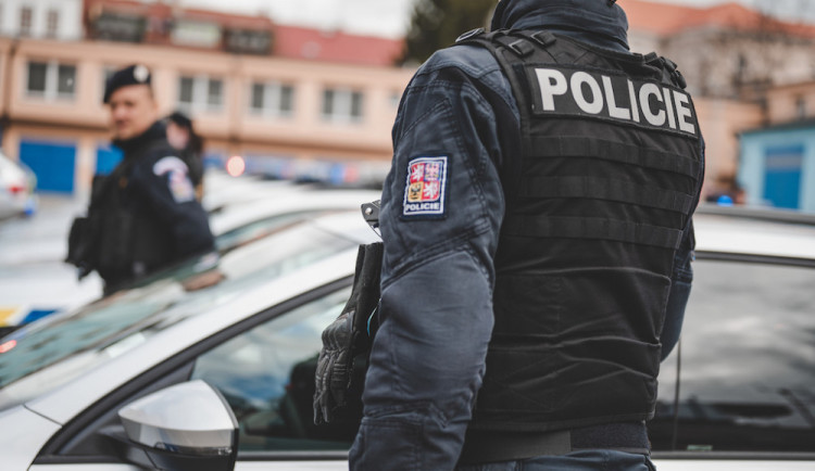 Muž z Brna se zranil při útěku z psychiatrické kliniky. Strážníkům tvrdil, že byl napaden a jde mu o život