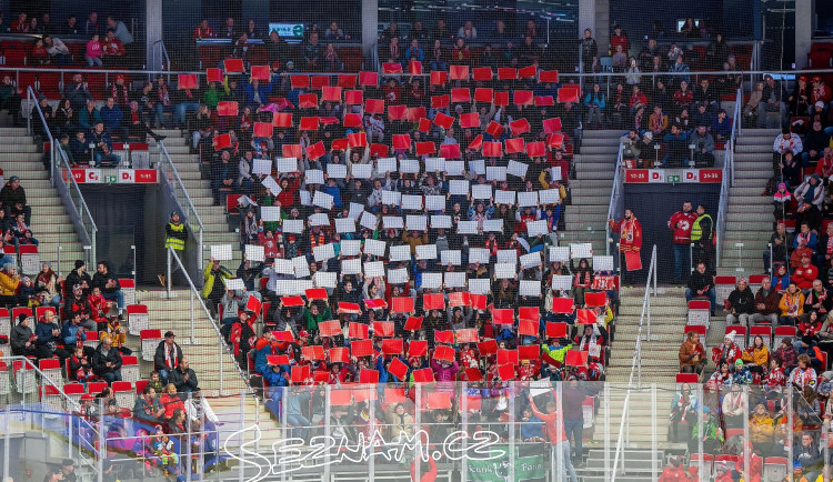 Hokejisté Třince přišli pro zbytek finále o zraněného obránce Marinčina.