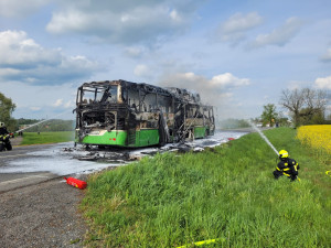 VIDEO, FOTO: Na Frýdecko-Místecku hořel autobus na plyn, škoda je dva miliony korun