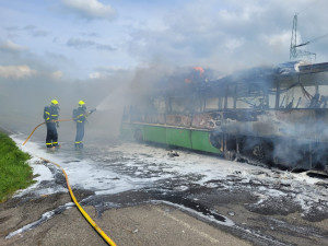 VIDEO, FOTO: Na Frýdecko-Místecku hořel autobus na plyn, škoda je dva miliony korun