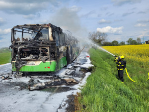 VIDEO, FOTO: Na Frýdecko-Místecku hořel autobus na plyn, škoda je dva miliony korun
