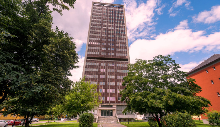 Dva zájemci o ostravský mrakodrap. Musí respektovat architektu Jiřičnou.