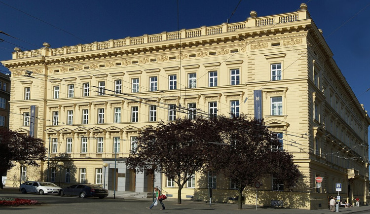 Masarykova univerzita založila firmu pro rychlejší propojení vědy a praxe. Urychlí tím třeba testování léčiv