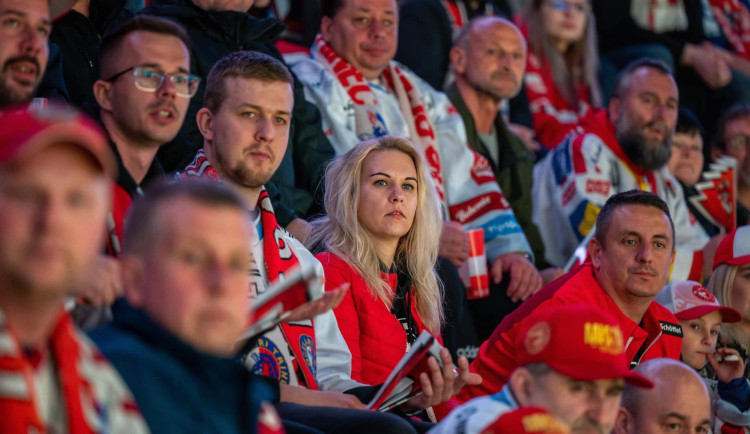 Hokejisté Pardubic mají v pátek šanci ukončit třinecké kralování a získat titul.