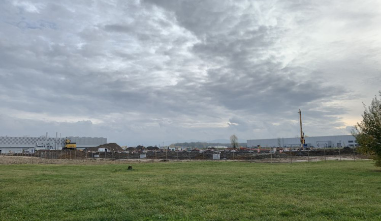 Italská společnost IRCE dokončuje závod v Mošnově, začíná s náborem.