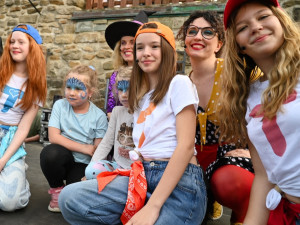 V Ostravě pálili čarodějnici. Lidé oblehli hrad