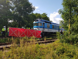 Nehoda zastavila provoz na hlavním koridoru na Slovensko, vlak srazil člověka