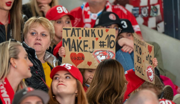 Hokejisté Třince budou titul slavit tradičně i jízdou v otevřeném autobusu.