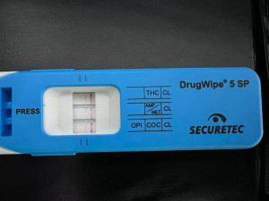 Stovky přestupků. Policisté přistihli osmdesát řidičů s telefonem, v Ostravě zastavili cizince pod vlivem drog