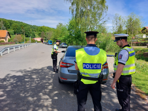 FOTO: Poprvé v terénu. Policejní nováčci na Novojičínsku kontrolovali řidiče, přišli na 33 přestupků