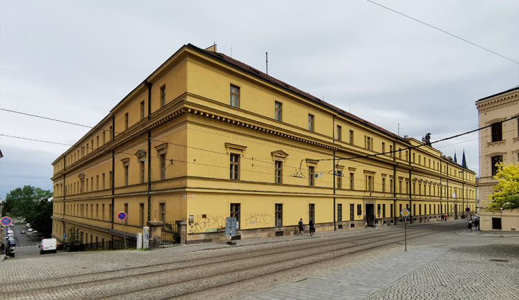 Stát vyhlásil šestou aukci Hanáckých kasáren. Cenu snížil skoro o 50 milionů