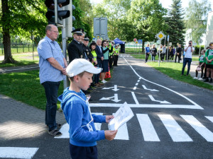 V Ostravě se děti učí pravidla chování na silnici. Cyklistické dovednosti trénují na dopravních hřištích