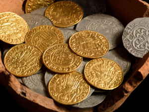 Památkáři vystavili v Opavě poklad nalezený loni na místě bývalého hradu