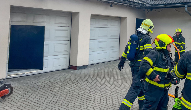 Požár ohřívače vody bazénu způsobil škodu za 700 tisíc korun.