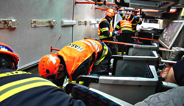 Hasiči vyjížděli k nehodě trolejbusu s mnoha zraněnými v Brně. Po příjezdu na místo zjistili, že jde o cvičení