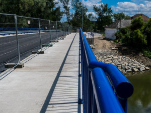 Starou Bělou a Polanku nad Odrou propojila nová cyklotrasa. Stezku vedenou po mostě budou využívat i pěší