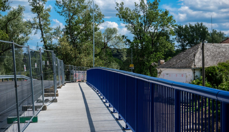 Starou Bělou a Polanku nad Odrou propojila nová cyklotrasa. Stezku vedenou po mostě budou využívat i pěší