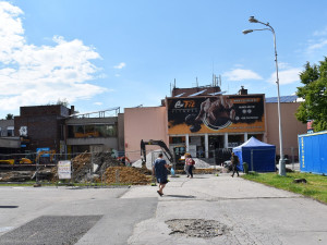 Dělníci z Frýdku-Místku při bagrování našli lidské kosti a botu, identitu zemřelého hledají policisté