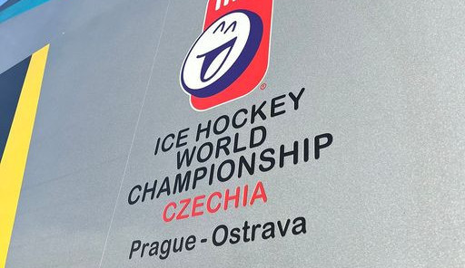 Vlak pro fanoušky hokeje vyjel z Ostravy téměř prázdný, zaplnil se až v Olomouci. Noční spoj má lepší vyhlídky