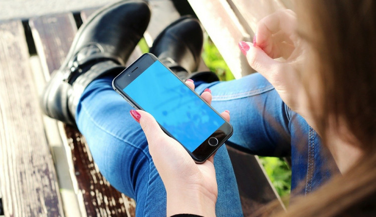 Muž z Ostravy se vydával za ženu a prodával neexistující lístky na hokejové mistrovství i na řadu koncertů