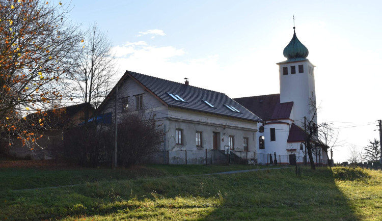 Kopřivničtí skauti vlastnoručně opravili starou faru v Trnávce a udělali si z ní novou základnu. Peníze jim vydělaly koláčky