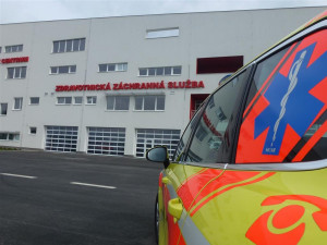 Dvě dívky utrpěly v Ostravě vážná zranění, vstoupily na přechod na červenou
