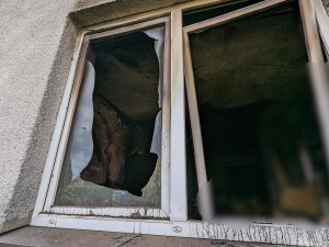 Požár rodinného domu zaměstnal pět jednotek hasičů