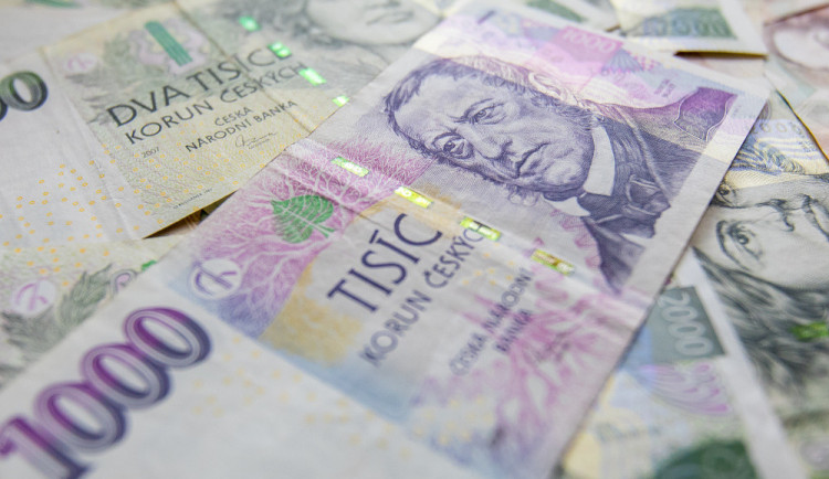 Žena ze Šumperska chtěla investovat, přišla o tři čtvrtě milionu. Většinu peněz si půjčila