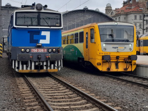 Vlak srazil v Polance nad Odrou chodce, železniční provoz mezi Ostravou a Prahou byl zastaven