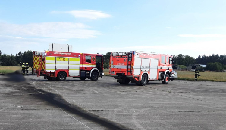 Na letišti v Hradčanech ráno havarovalo rogalo. Pilot zemřel