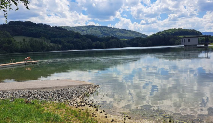 Moravskoslezští hygienici budou v sezóně kontrolovat kvalitu vody na víc jak 20 přírodních koupalištích