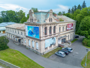 Frýdek-Místek znovu usiluje o koupi chátrajícího Českého domu. Vlastník městu přislíbil nižší kupní cenu