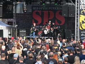 Na Slezskoostravském hradě duněl metal a šlehaly plameny